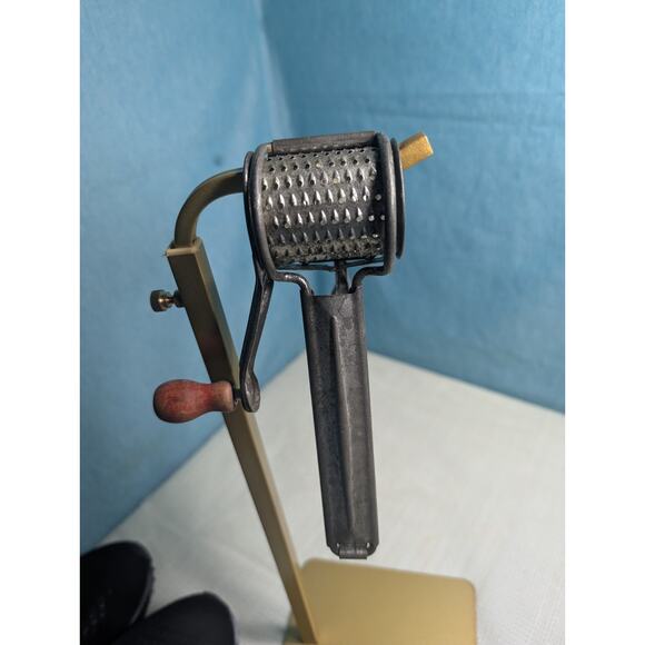 VTG MOULI CHEESE-FOOD GRATER 1950's-Works-Made In France Kitchen Classic - Picture 2 of 8